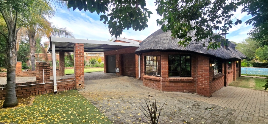 4 Bedroom Property for Sale in Pentagon Park Free State